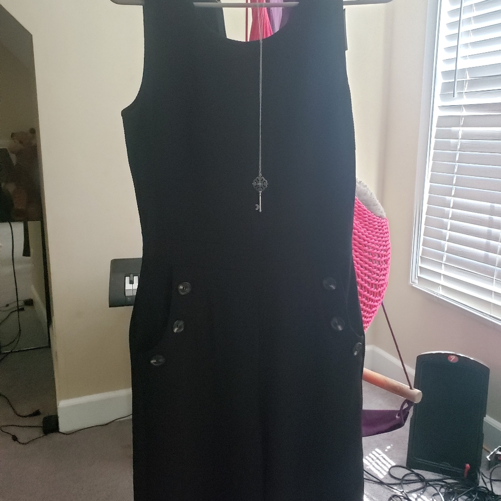 Jump suite does not come with necklace size Medium